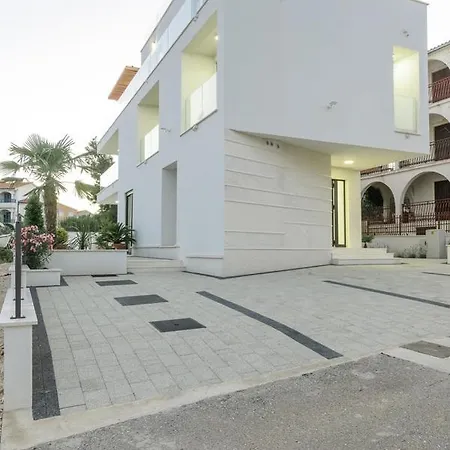 Alea In Okrug Gornji, Heated Private Pool, Jacuzzi, Villa Trogir