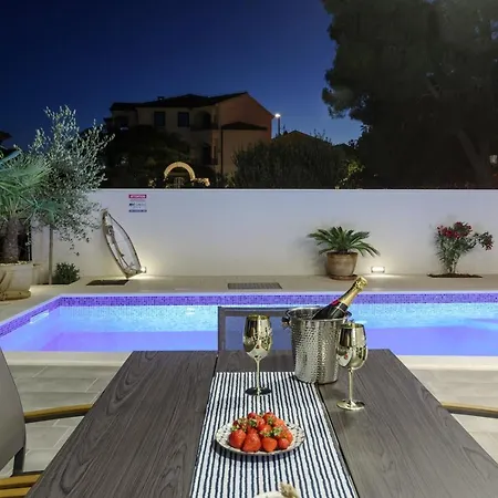 Villa Alea In Okrug Gornji, Heated Private Pool, Jacuzzi, Trogir
