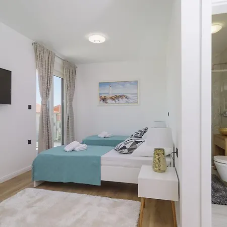 Alea In Okrug Gornji, Heated Private Pool, Jacuzzi, Villa
