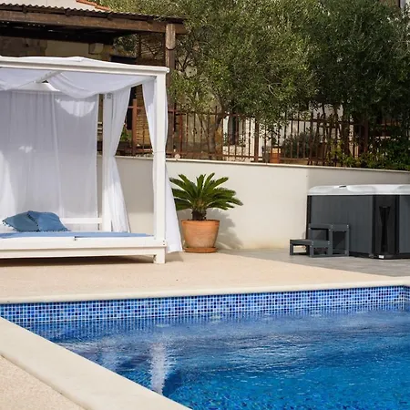Alea In Okrug Gornji, Heated Private Pool, Jacuzzi, Villa