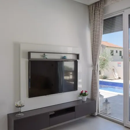Alea In Okrug Gornji, Heated Private Pool, Jacuzzi, *
