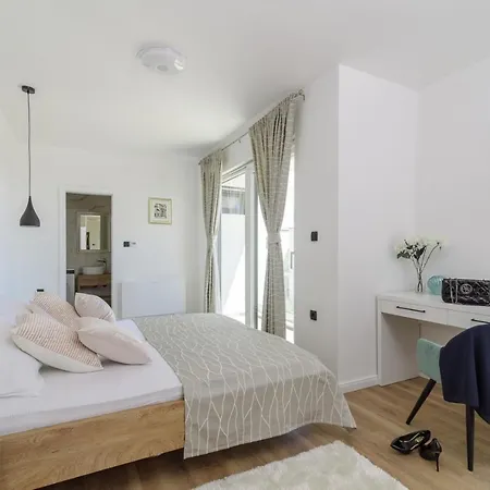 Alea In Okrug Gornji, Heated Private Pool, Jacuzzi, Villa