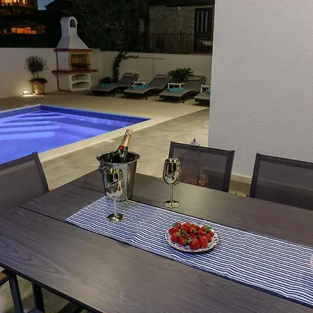 Alea In Okrug Gornji, Heated Private Pool, Jacuzzi, Villa *
