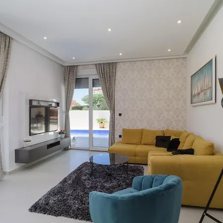 Alea In Okrug Gornji, Heated Private Pool, Jacuzzi, Villa *