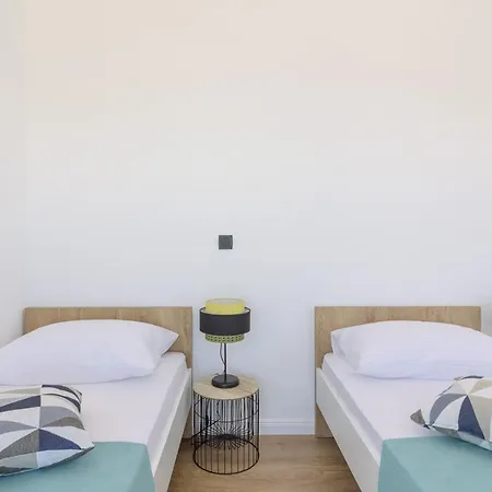 Alea In Okrug Gornji, Heated Private Pool, Jacuzzi, Villa